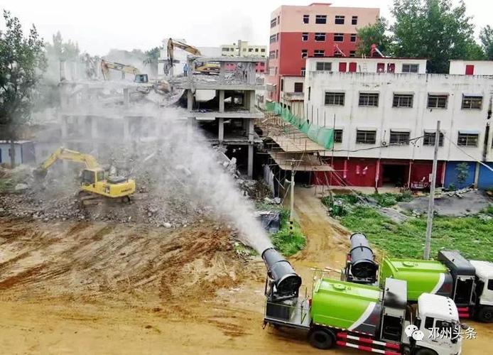 拆除现场抑尘作业与建筑物拆除的协同实践