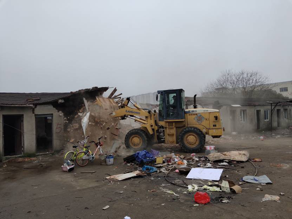 新吴城管拆除&ldquo;散乱污&rdquo;企业违建3000平方米